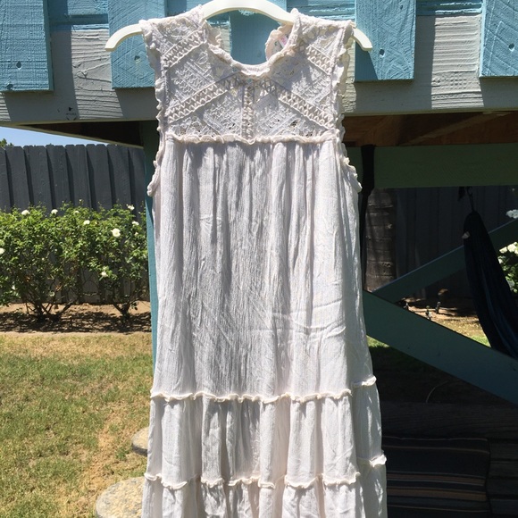 White laced and silky dress - Picture 4 of 4